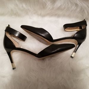 Classy leather ankle strap pump